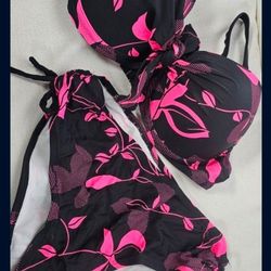 New Floral and Black Bikini Top/Bottoms with lace-up Briefs.  Size Medium.

The bikini set 