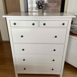  amazing Hemnes 6 drawer chest/dresser in white semigloss color in excellent pre-owned condition