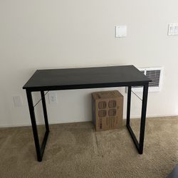 Black Desk