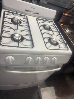 Hotpoint 24in White Gas Range Stove
