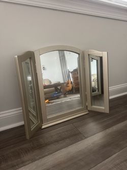 Tri-Fold Vanity Mirror Champagne/Silver