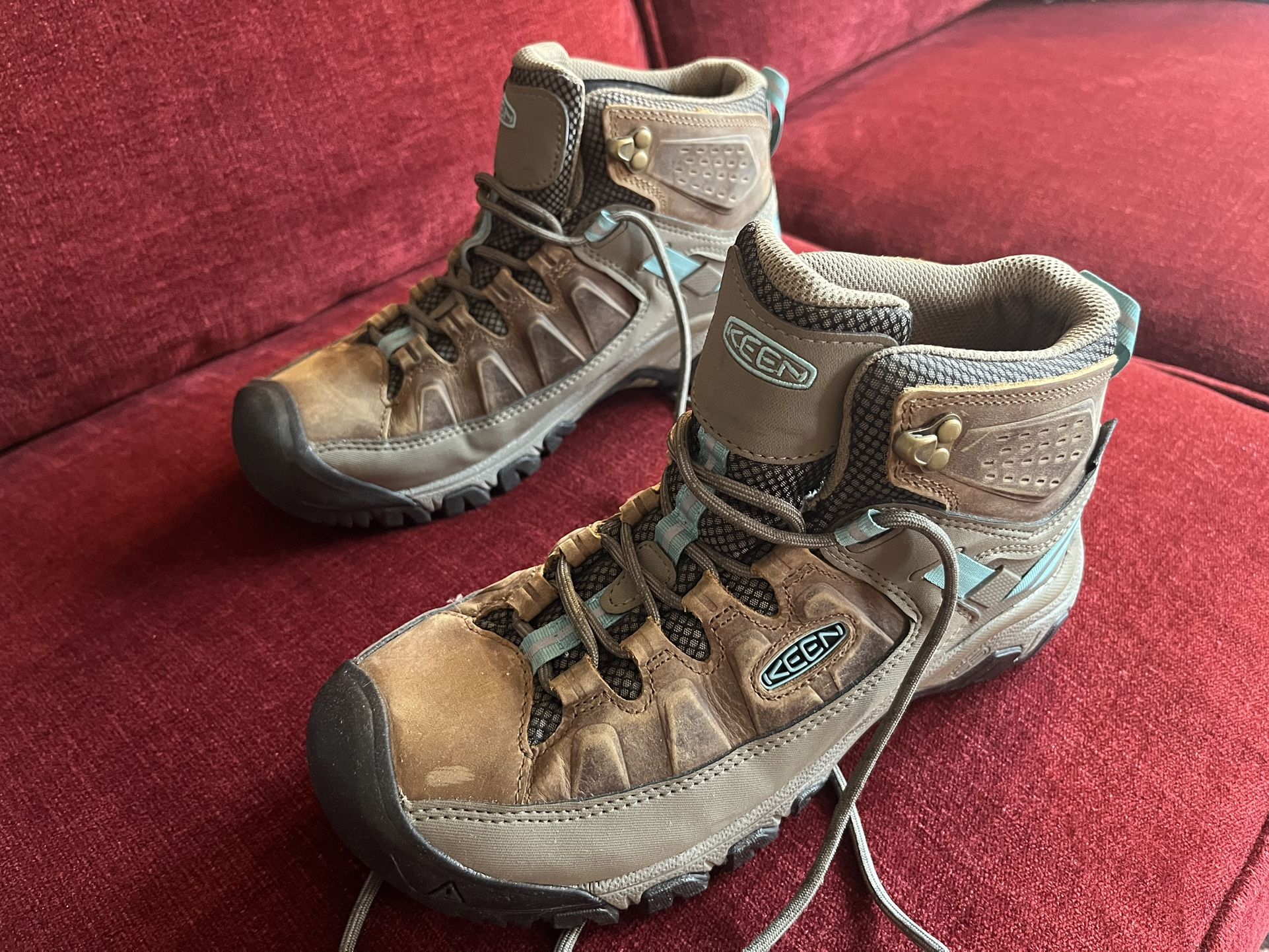 Women’s Keen Hiking Boots-like New