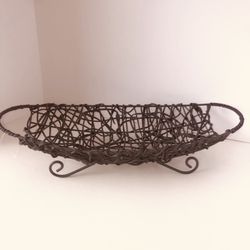 NEW gray wicker tabletop basket with metal decorative ‘feet’. 17.5”x7”
