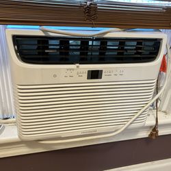 electrolux 10,000 btu air conditioner 115v with remote model ffra102wa1