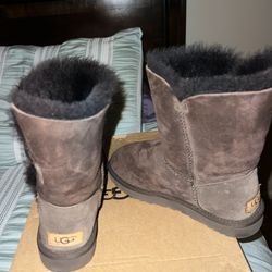 UGGS BAILEY BUTTON MINI 