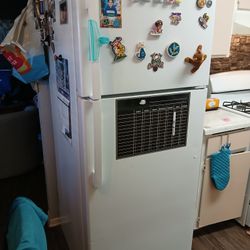 Refrigerator 