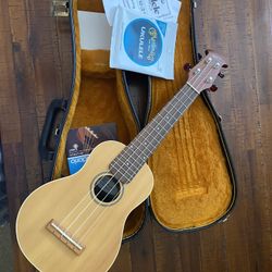 Yukelele With Case