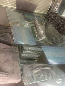 Glass dinning table