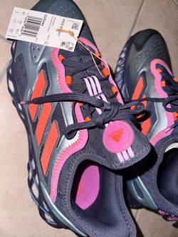 NEW ADIDAS SHOES MENS SIZE 9