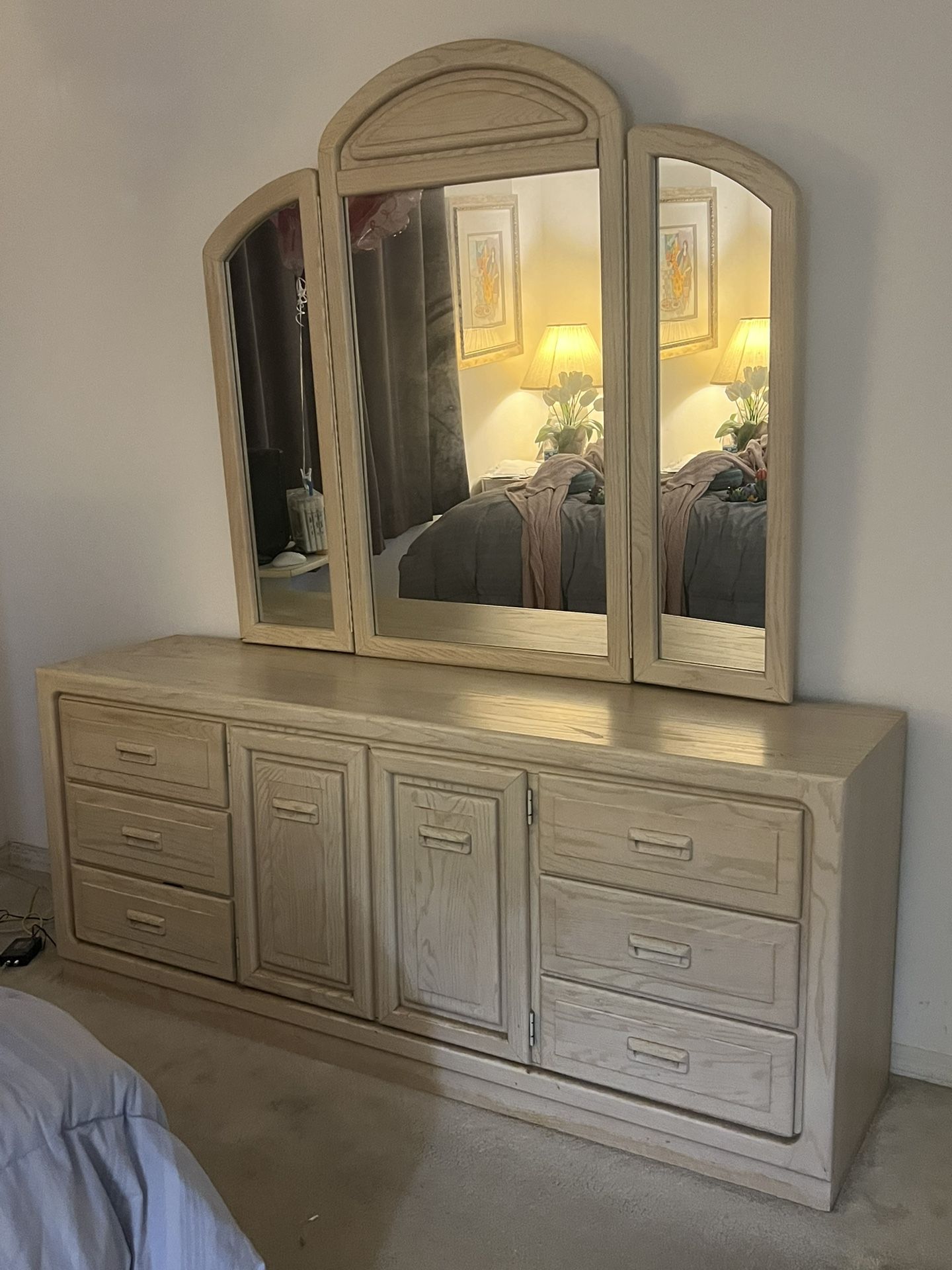 Stanley Furniture Dresser, 2 Nightstands And Queen Bed...