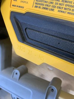 DeWALT 20V MAX XR Brushless 14" Folding String Trimmer (DCST922) - Tool Only
