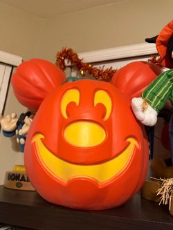 Disneyland Mickey and Minnie jack-o’-lantern set