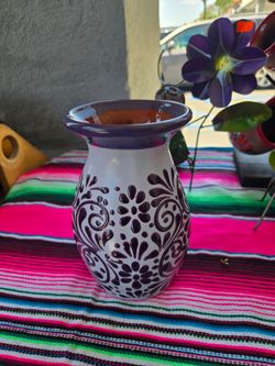Florero bocon morado($25)