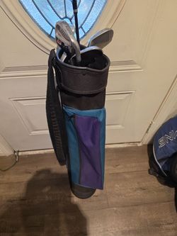 GOLF CLUBS WITH BAG (JUNIOR FLEX)GREAT SET FOR BEGINNERS
