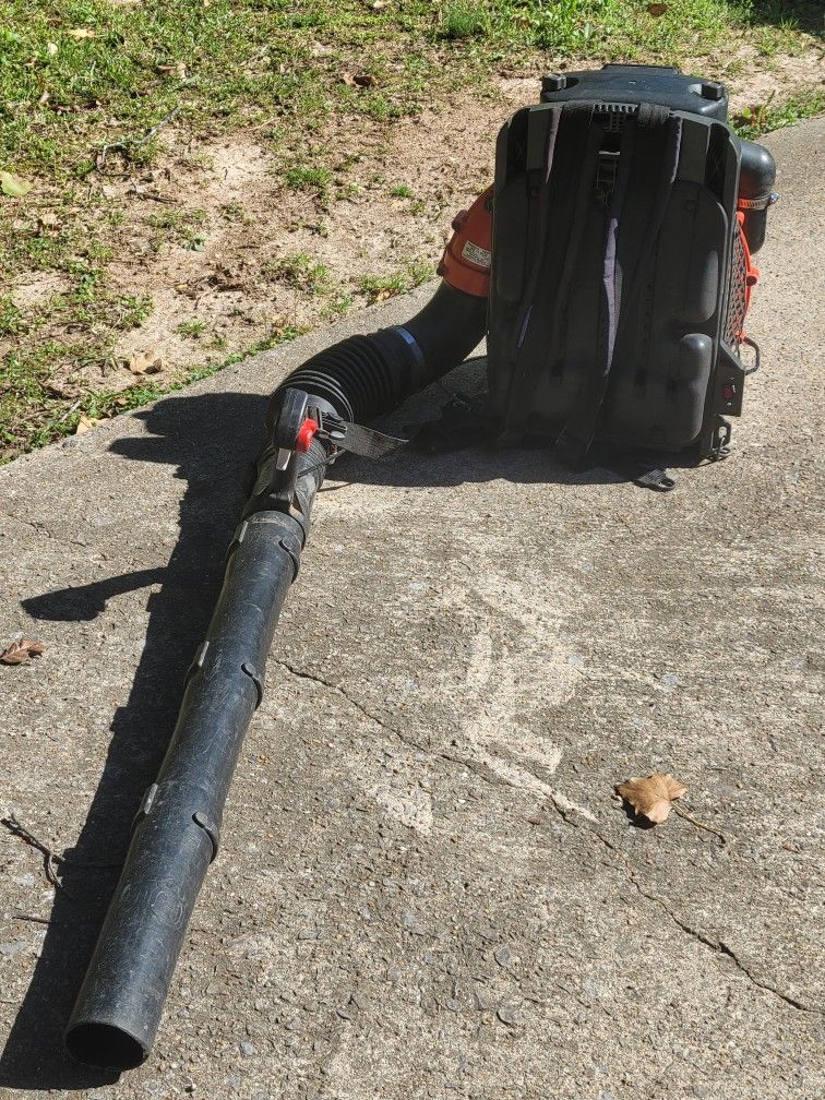 Husqvarna 180BT, 72cc 685CFM 201MPH Commercial Grade Backpack Leaf