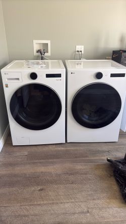 Washer/Dryer Set -LG ThinQ
