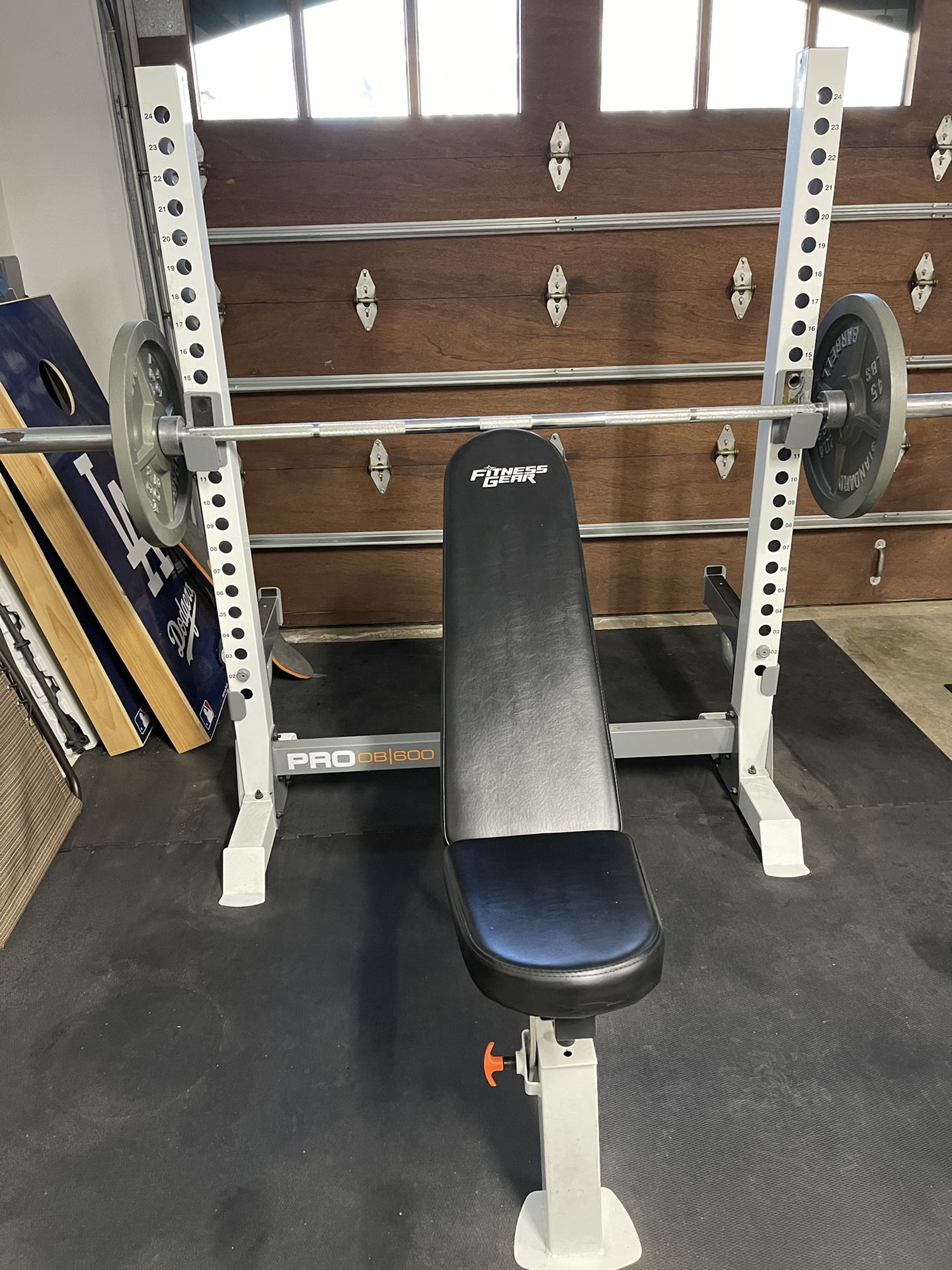 Bench press w Olympic Bar & Weight (two 45s)