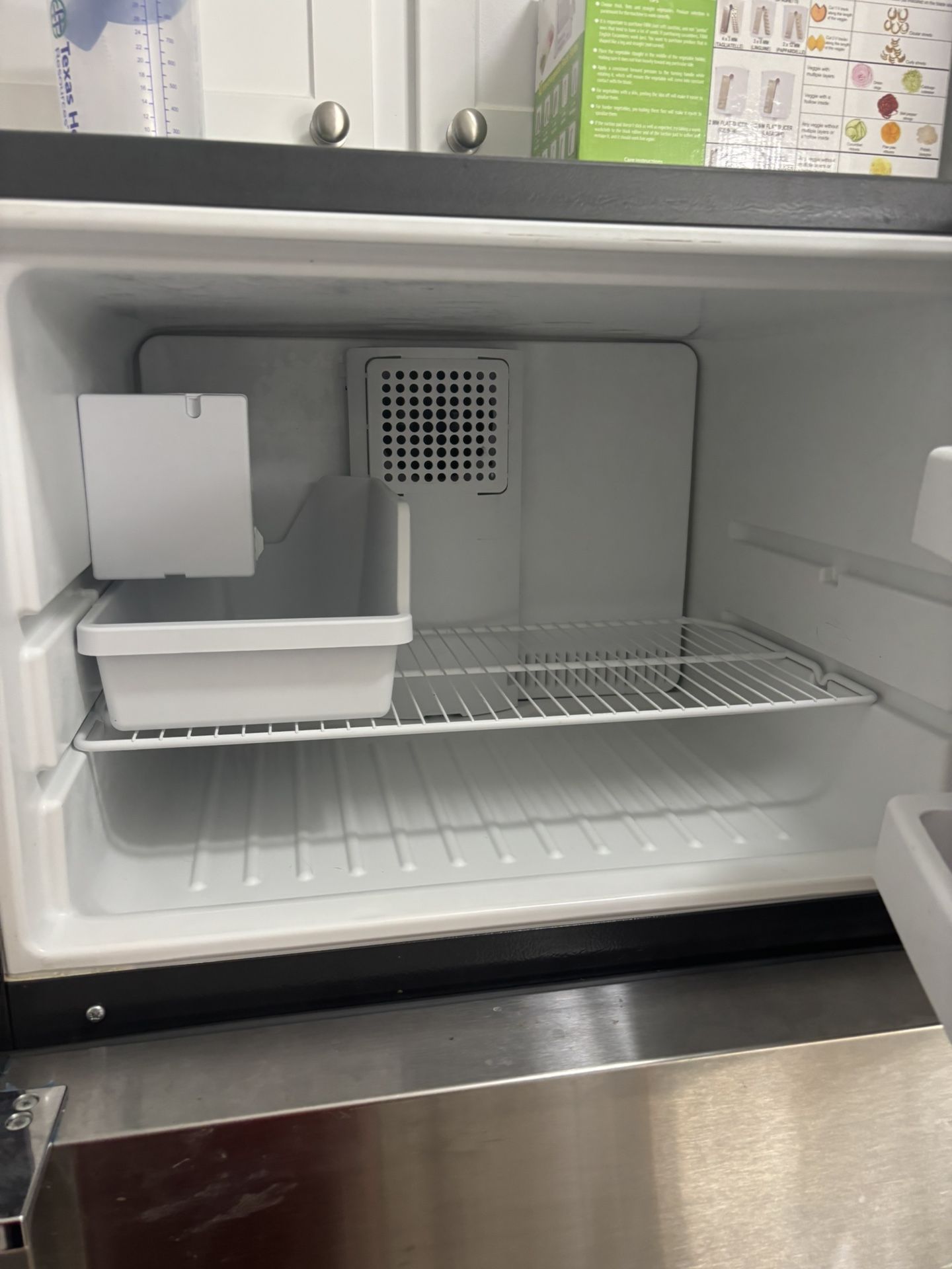GE Refrigerator With Ice Maker $200