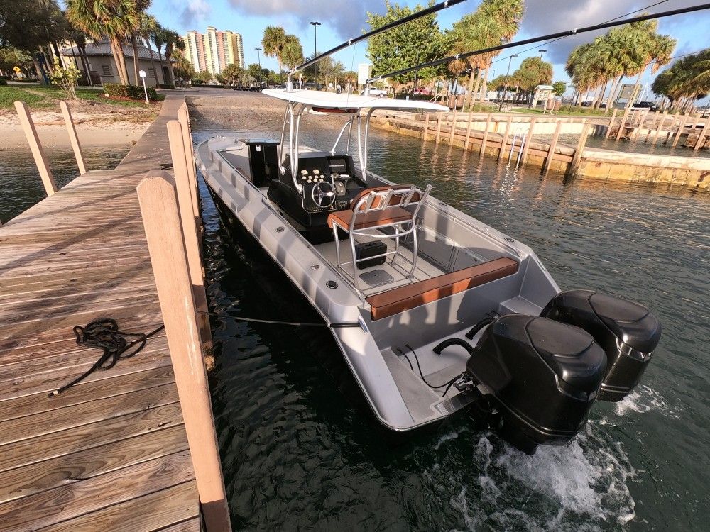 33ft Donzi Center Console W/Triple Axle Trailer for Sale in Vlg Wellingtn, FL OfferUp