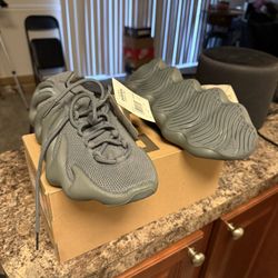Yeezy 450 Stone Steal / Size 8.5 / Brand New 