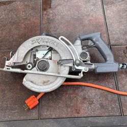Skilsaw Worm Drive Saw