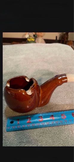 CA. VINTAGE ASH TRAY.