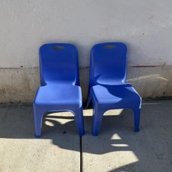 2 Kids Chairs 