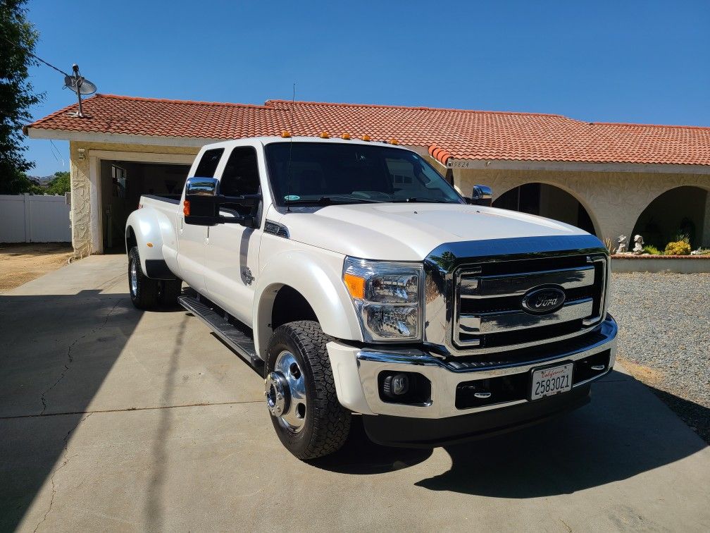 2016 ford F350 fx4 lariat