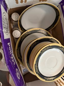 Dinnerware set