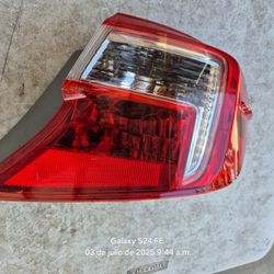 Toyota Camry Right Tail Light Oem 
