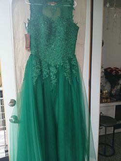 A beautiful new green dress, perfect for Halloween and Christmas – size   L. XL