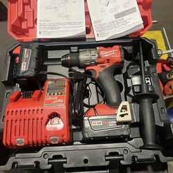 Milwaukee M18 FUEL 1/2 in. Brushless Cordless Drill/Driver Kit (Battery & Charger)