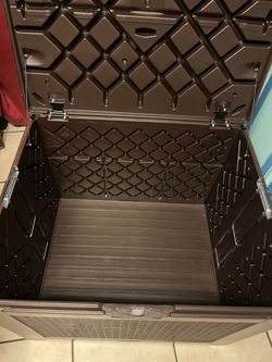 Rubbermaid 74 Gal. Medium Resin Deck Box