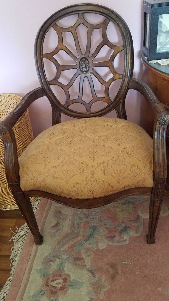 Beautiful Antique Spider Chair  $100