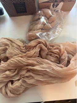 Beige gauze table runner