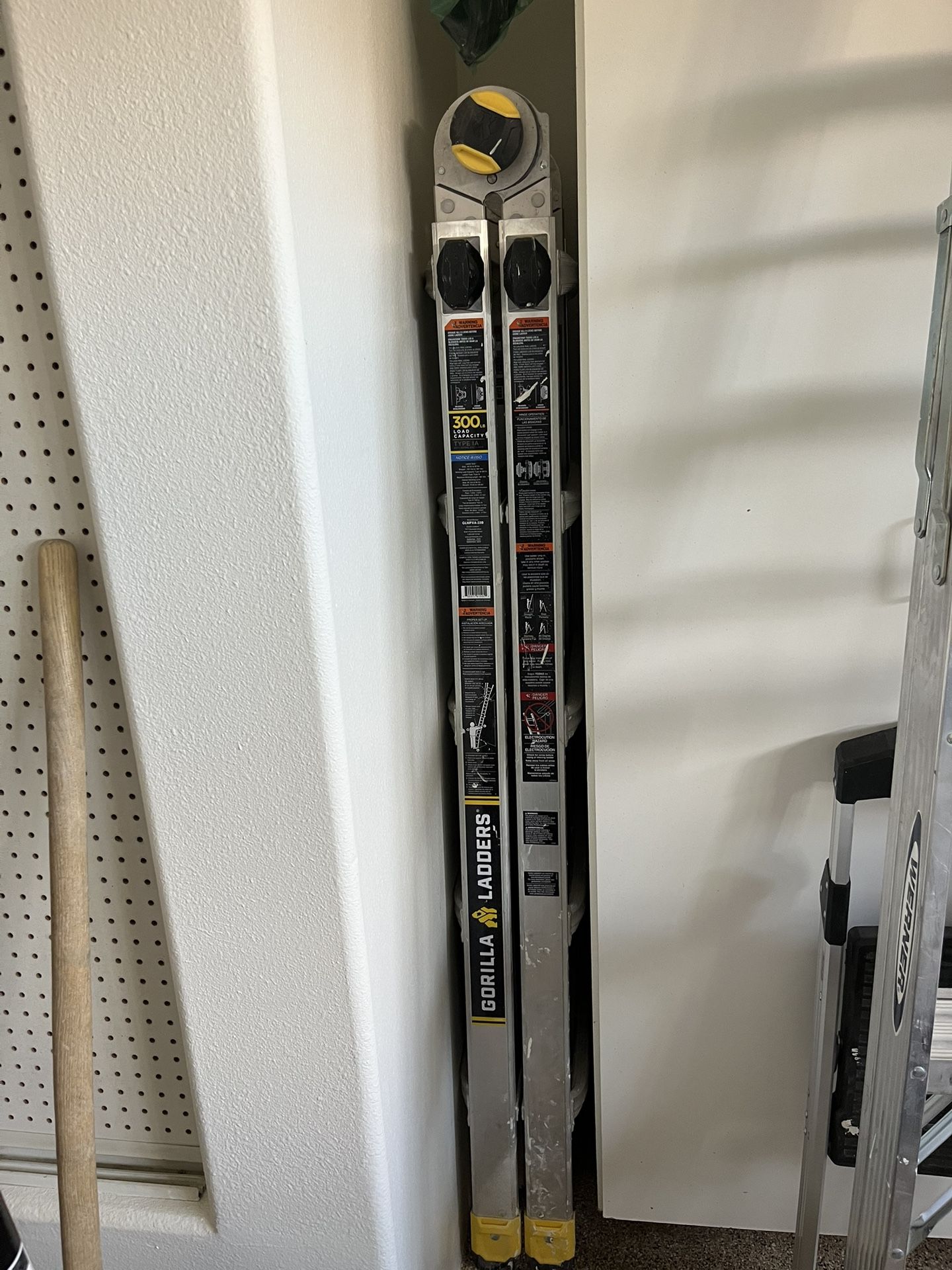 Gorilla 18ft Expandable Multiposition Ladder