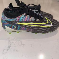 Nike Grip Elite Phantom Soccer Cleats 