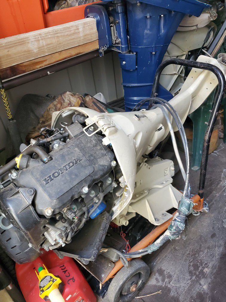 r3 cylinder Honda boat motor