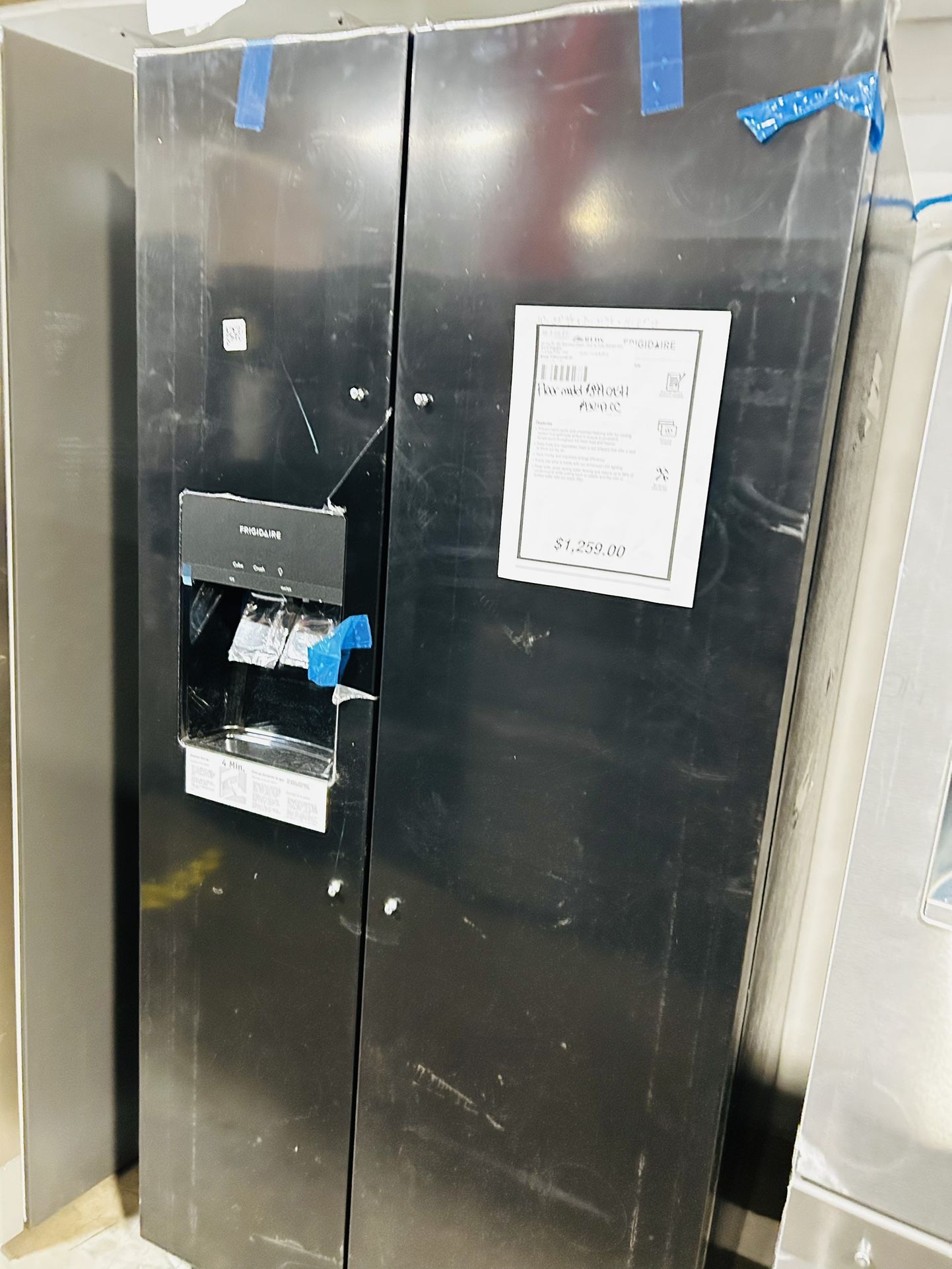 Refrigerador De Puerta A Lado En Color. Negro 33”