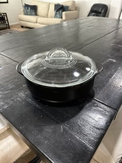 Black ceramic bowl with lid