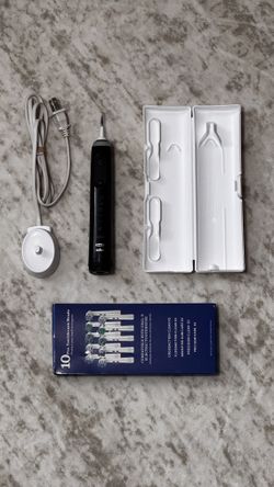 Oral-B 7500 Electric Toothbrush + Travel Case + Dopp Kit