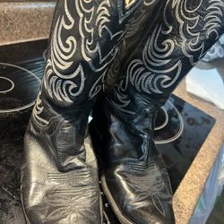 Western boots, size 11 1/2 , C width. Still in great shape. Check out the heels from the photo . $89 