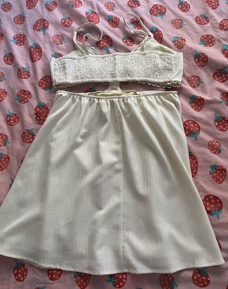 Baby Yellow Woman’s Dress; Crème Colored Hollister Jeans; A&F Cargo; Gray Jeans