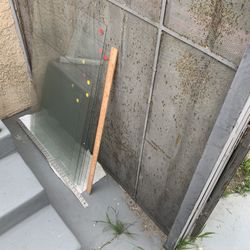 Lot Of 9 Pieces Of Glass