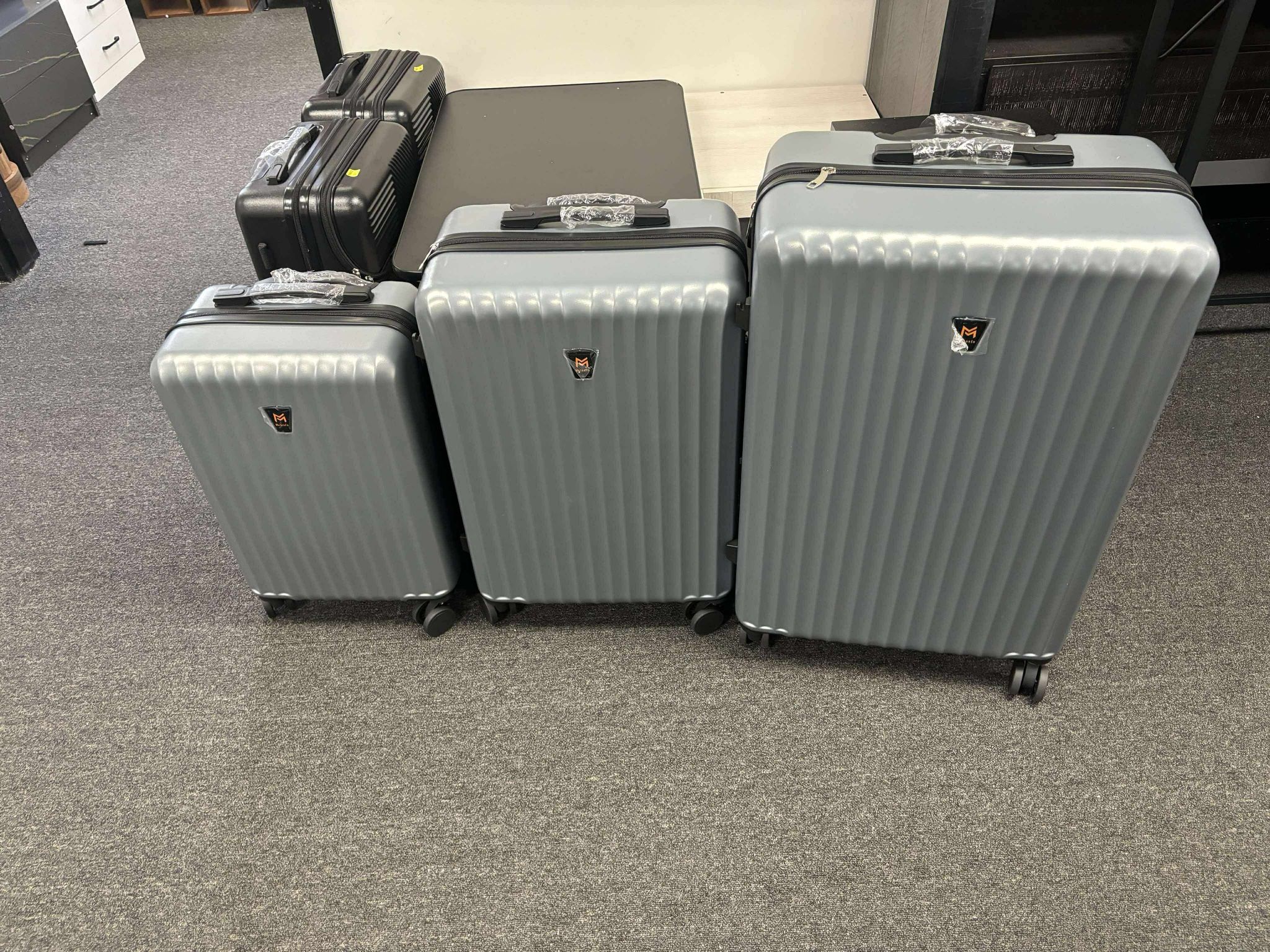 3pcs Luggage Set Lightweight Hard Shell Suitcase Set with Double Spinner Wheels Large Capacity Includes 3pc U-Shaped Travel Pillow