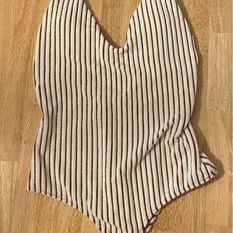 Women’s size XL one piece swimming suit- non contact Door Pickup