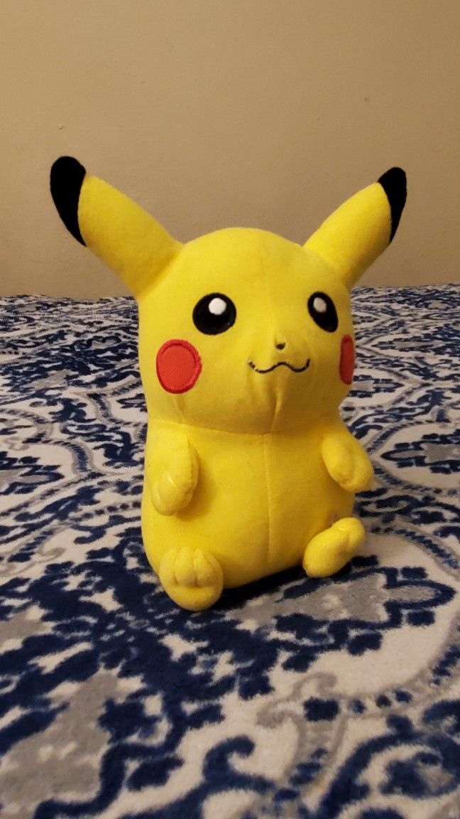(Pokemon) Pikachu Plushie