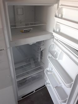 Frigidaire apartment size refrigerator