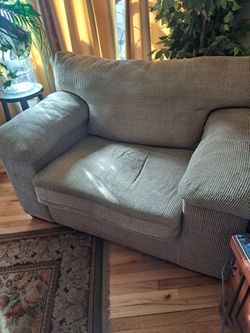 FREE Love Seat/ 5ft Overall Length