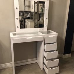 Vanity Desk With Mirror 